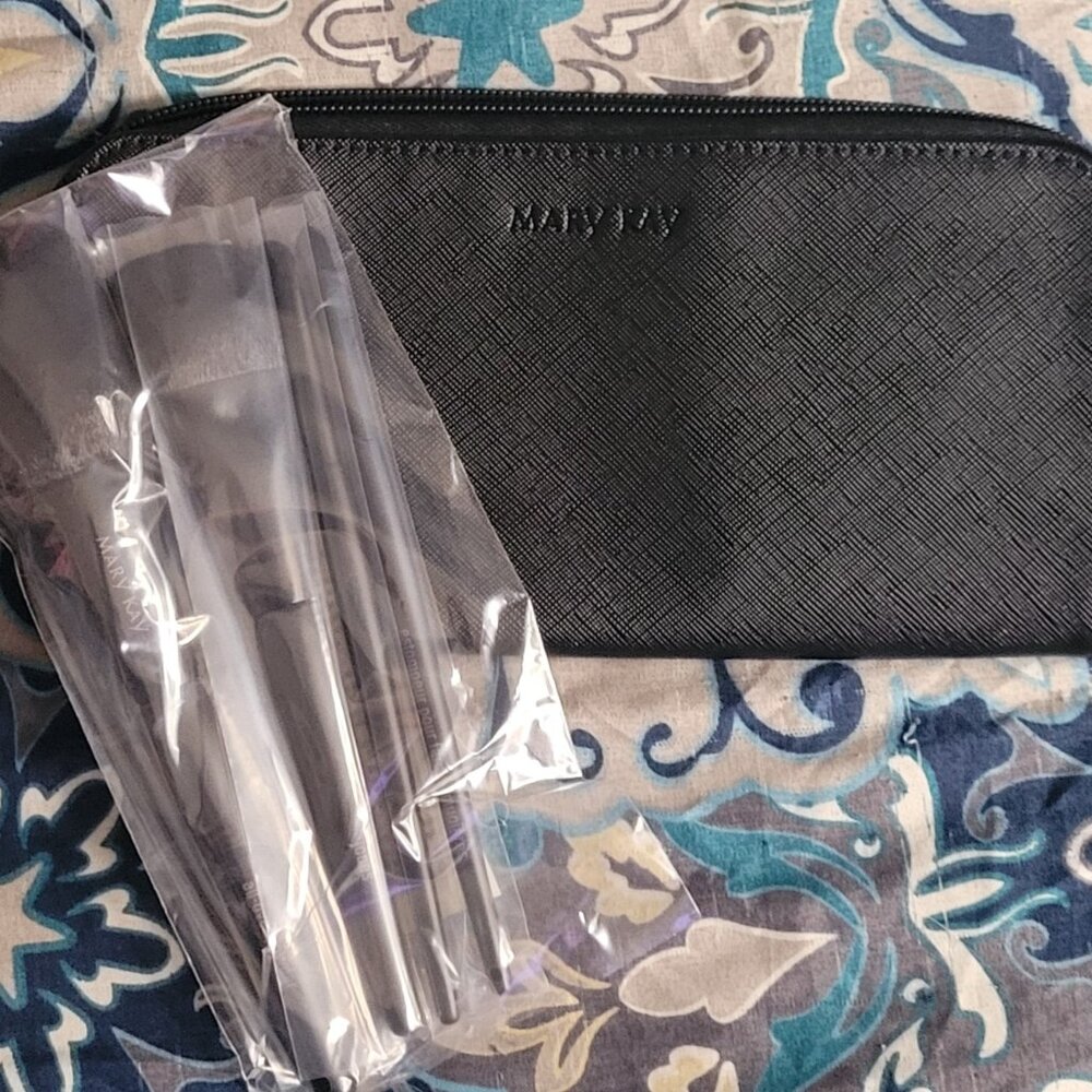 Brand NEW! Mary Kay Essential Brush Collection (Clutch included)